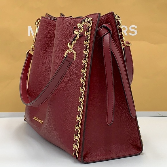 MICHAEL KORS
MINA LARGE BELTED CHAIN SHOULDER BAG DARK CHERRY COLOR - Picture 6 of 16